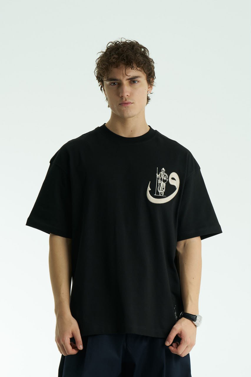 Skeptic Black Oversized Arabic Art T-Shirt – Heritage Carpet Graphic Tee